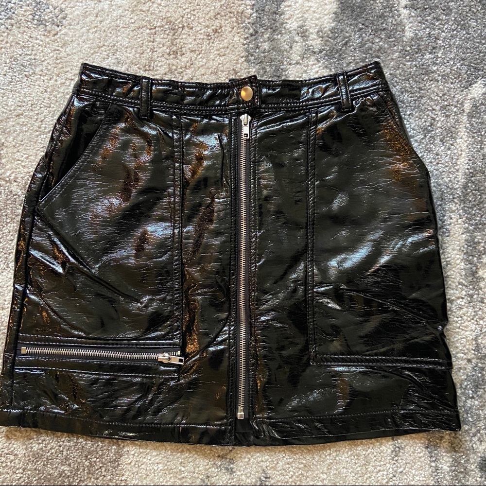 BLACK UO RETRO FAUX LEATHER SKIRT SIZE MEDIUM